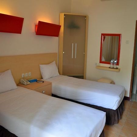 WEST PAPUA Mansinam Beach Resort מראה חיצוני תמונה